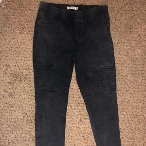 Moto leggings peek a boot